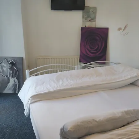Fresher Space Home Stay Birmingham Room photo